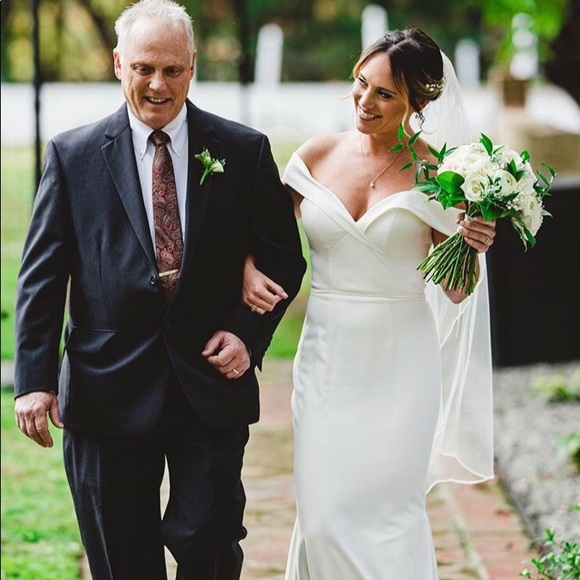 Wedding Dress Like New! - Picture 7 of 8